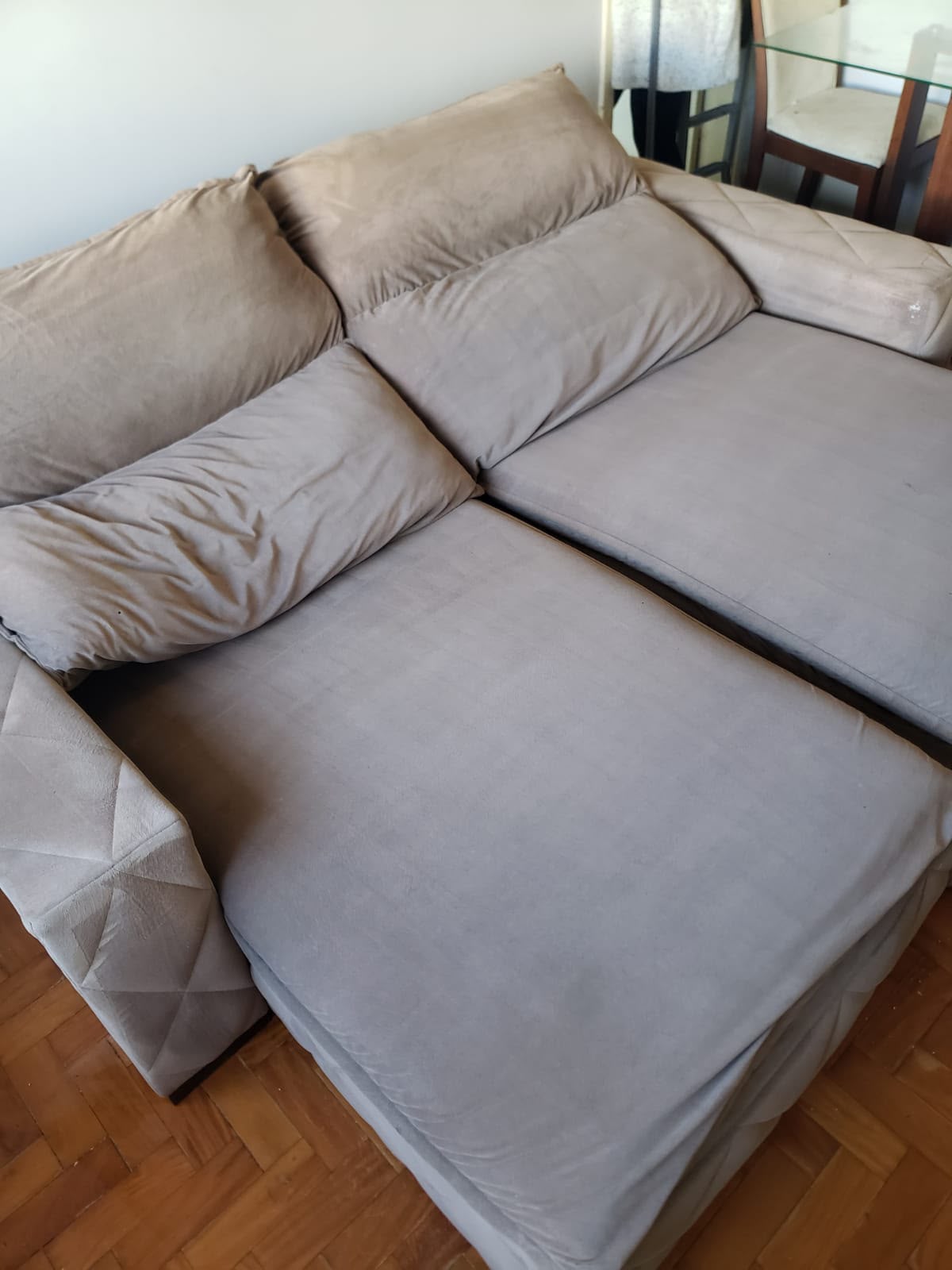 Sofá retrátil em suede — depois